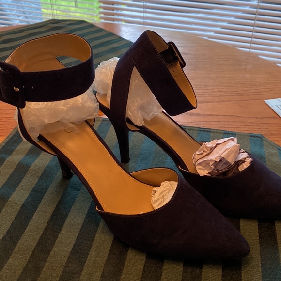 Ankle strap pumps - Picture 2 of 3